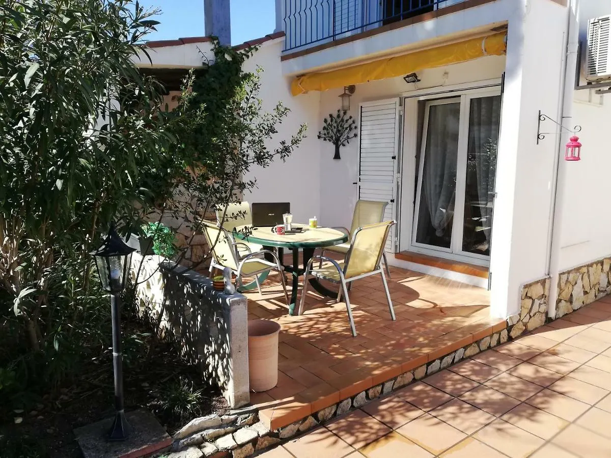 Can Eugeni L'Escala Holiday home
